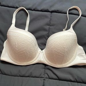 Victoria’s Secret Body by Victoria lightly lined Demi